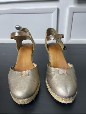 SHINY Metallic Gold Leather Closed Toe Espadrille Wedge Sandals Ankle Strap Sz 8